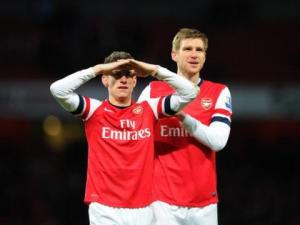 La coppia di difensori centrali che Wenger dovrebbe schierare contro il Napoli: Laurent Koscielny e Per Mertesacker